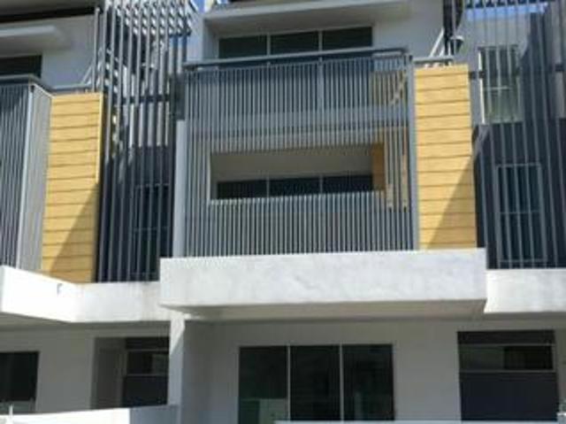FREEHOLD GUARDED 25x75 3 Storey Super Link House Nadayu 92 Kajang