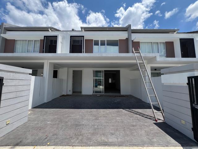 FREEHOLD l 4R3B2Sty House Garland Kota Emerald Rawang Anggun AEON