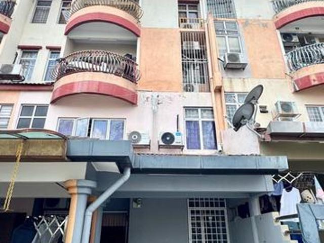 Freehold Lagenda Mas Renovate GroundF Townhouse Cheras Front Free