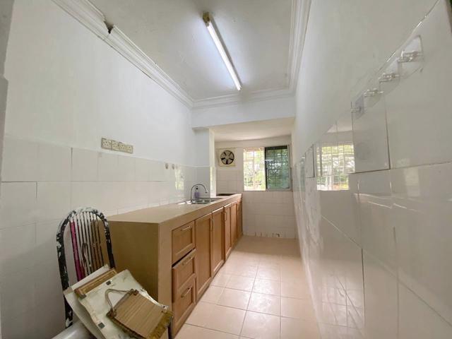 Freehold Low level Desa Satu apartment