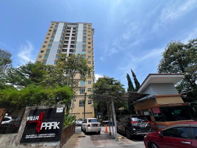 Freehold Low Level Villa Park Condominium 2 parking