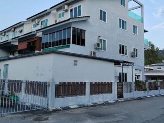 Freehold Lumut Mariana Island 3 storey End Lot