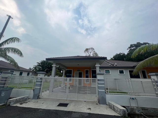 FREEHOLD LUAS Rumah Semi D Setingkat Taman Merlimau Emas Merlimau