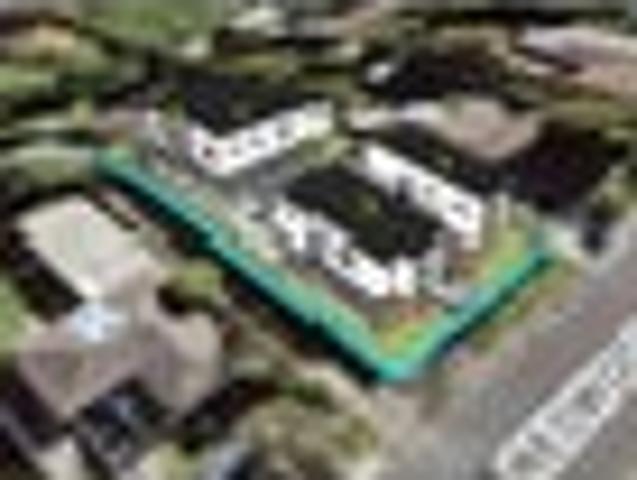 Freehold, Modern Living in Massey