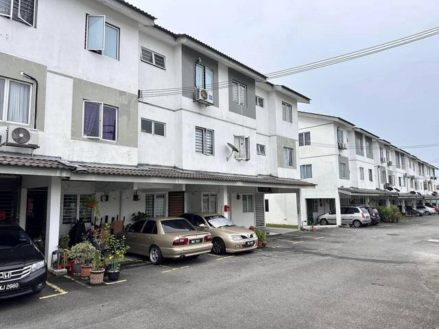 FREEHOLD MURAH 3 Storey Saujana Palma Kajang
