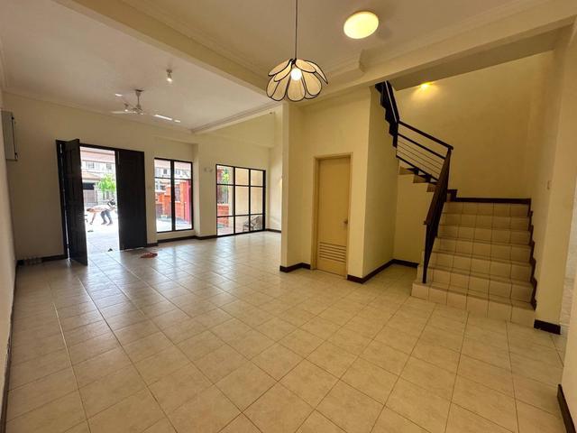 FREEHOLD NICE Double Storey House Bukit Jelutong Shah Alam