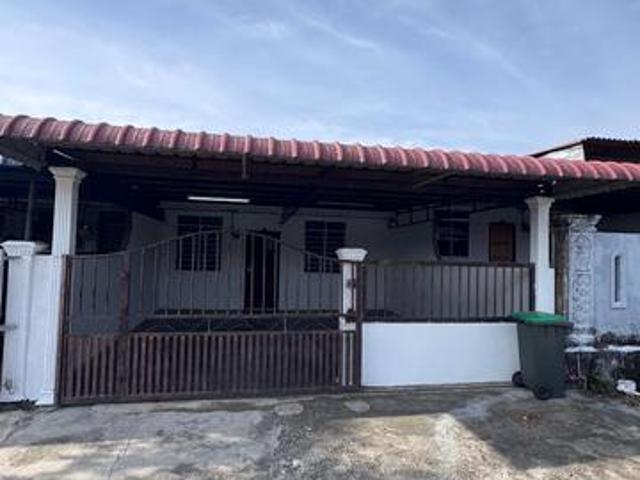 Freehold Non Bumi Bandar Puteri Jaya Extended Kitchen