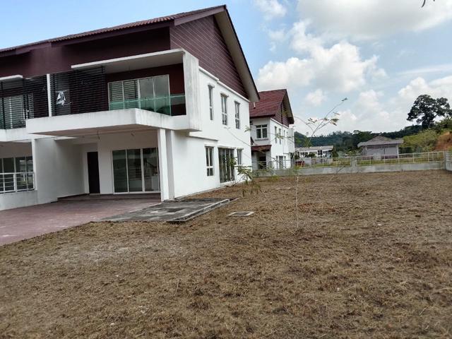 Freehold Non Bumi Corner Lot 2 storey Semi D Jenderam Dengkil