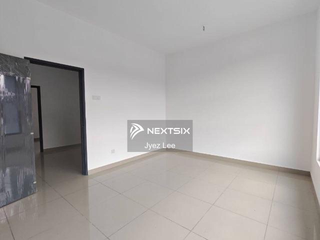 Freehold & Non Bumi Lot Fully Extended ID Renovated Kitchen Table Top Tip Top Condition Facing South Gated & Guarded Community