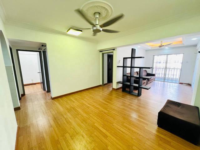 Freehold Open Renovated End Unit Sri Lavender Apt
