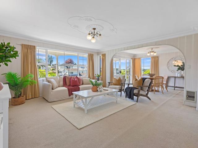Freehold Prime Location with Harbour Views
