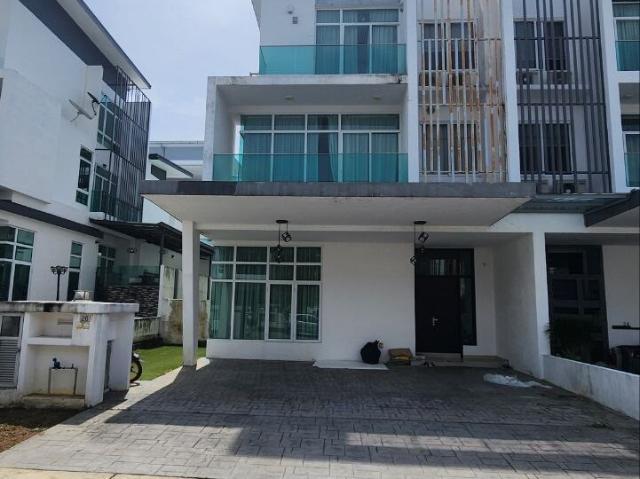 Freehold & Renovated | 3 Storey Semi D Clover@Garden Residence * Best environment & High End Residence award