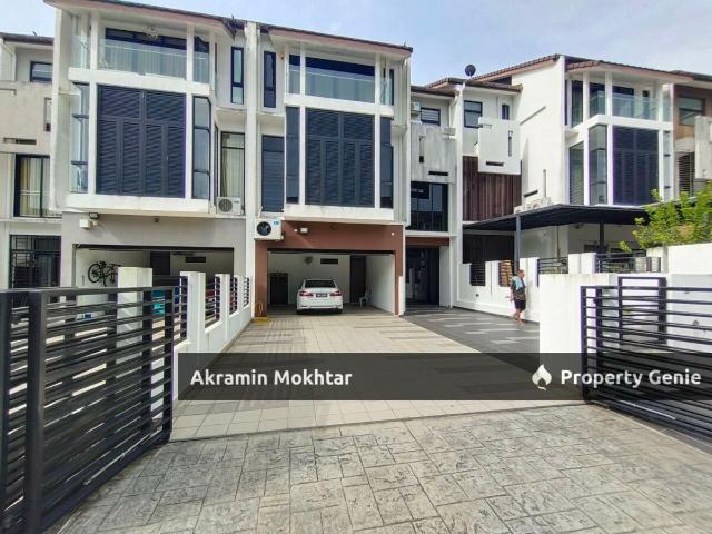 Freehold & Renovated | 3 Storey SUPERLINK Maple Terrace @ Denai Alam