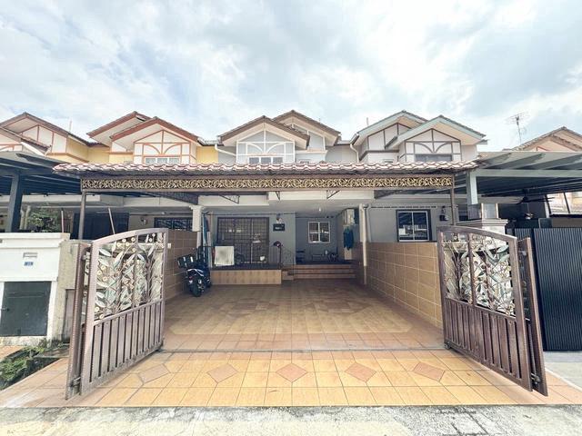 FREEHOLD RENOVATED 2 Storey Terrace Taman Universiti Bangi