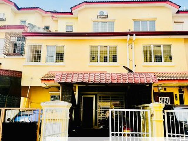 FREEHOLD & RENOVATED + EXTRA PARKING! TownHouse Taman Bukit Emas Balakong, Kajang, Selangor