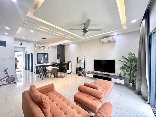 FREEHOLD RENOVATED FULLY FURNISH Double Storey Linkhouse Onepark