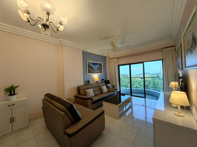 Freehold renovated fully furnished Selat Horizon Condominium