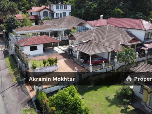 Freehold & Renovated | Setingkat setengah Bungalow Jalan Tasik Biru Sungai Buloh