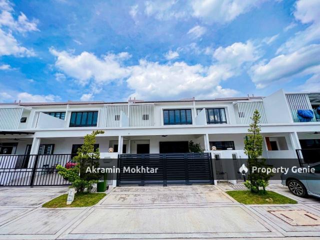 Freehold, Renovated & Partially Furnished | 2 Storey Linked House Sejati Lakeside Cyberjaya