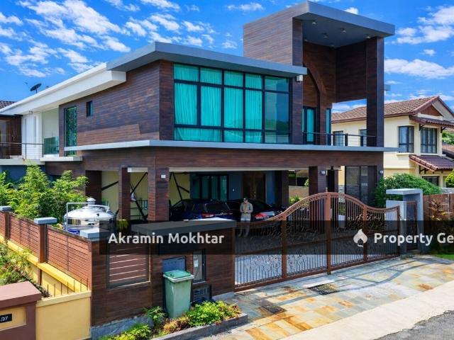Freehold, Renovated & Partially Furnished | Double Storey Bungalow Saujana Villa, Kajang
