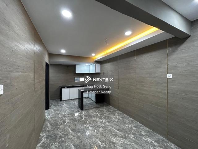 Freehold, Renovated Unit, Low Floor, Corner Lot, Good Condition, Full Tiles, Wet & Dry Kitchen