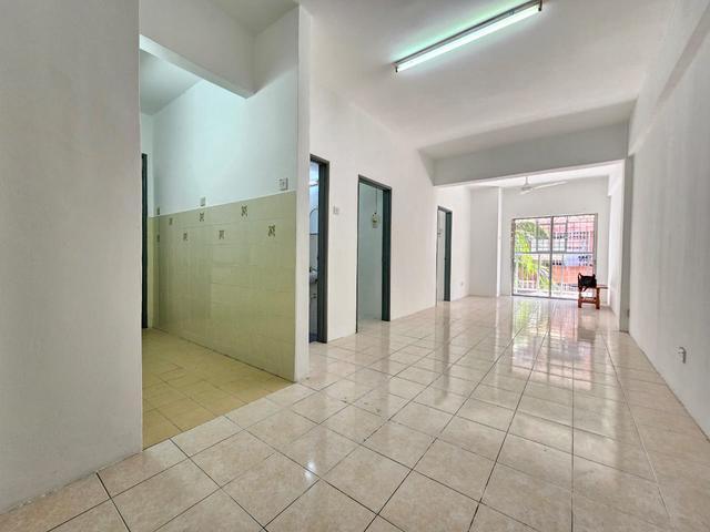 Freehold Red Ruby 2 Apartment Taman Universiti Indah Seri Kembangan