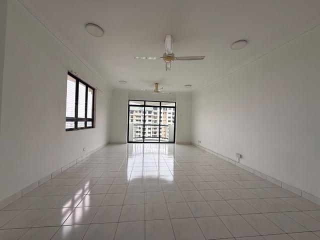 Freehold Refurbished High Floor Ready Move in