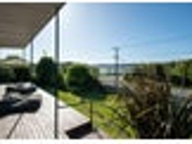 Freehold Rotoiti bach opposite the boat ramp