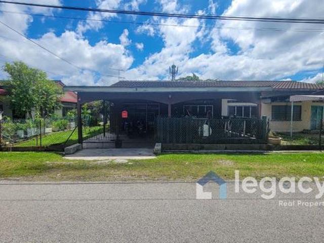 FreeHold SemiD Belakang surau Di Pekan Baru Teluk Intan Negotiable