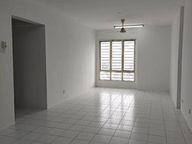 Freehold Selayang Point for Sale 1150sqft 3r2b facing Selayang Cheap