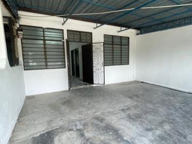 Freehold Single Storey Terrace at Tmn Merak