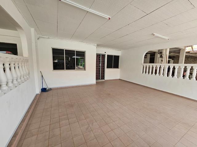 Freehold Single storey Terrace house at cheng