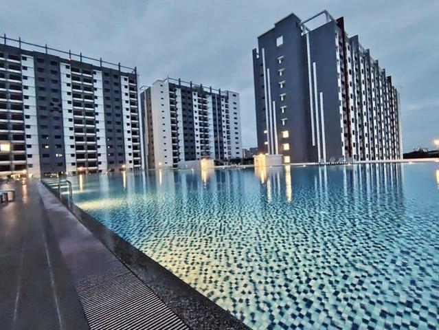 Freehold Siap CCC Kolam besar dan ada 3 bilik 2 bilik Air