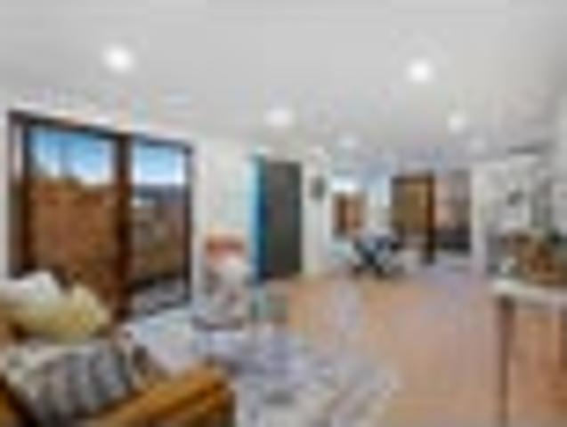 Freehold, Stand alone Style in Henderson