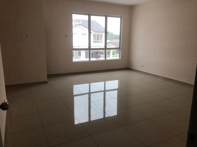Freehold Strategically Located Easily AccessibleDouble Storey House