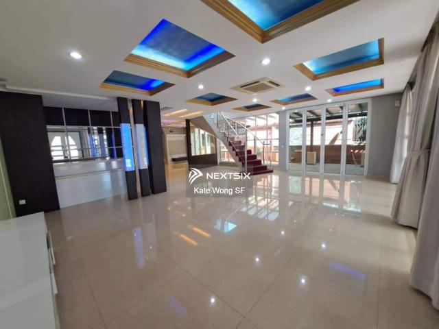 Freehold Studio Fully Furnished 1 Car Park Lot Fully Renovated Unit Gated & Guarded