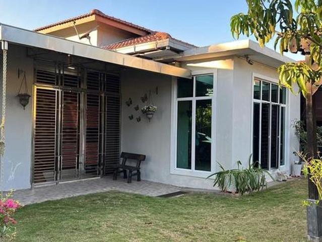 FreeholdBunglow Corner Lot Taman Belimbing Setia Durian Tunggal