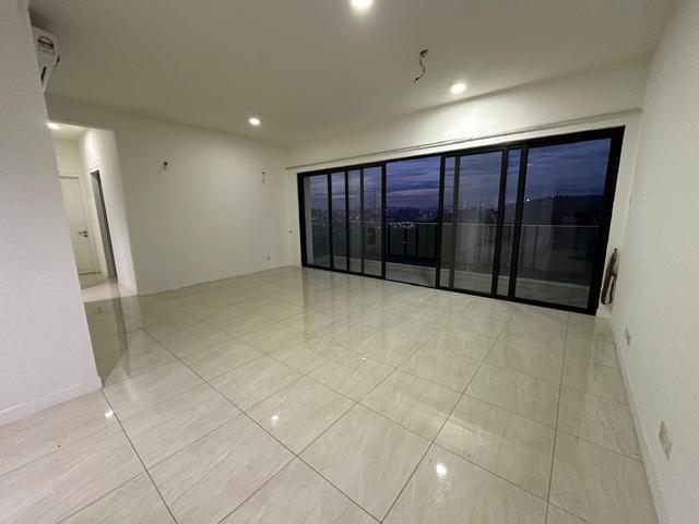 FREEHOLDBELOW MARKETCorner Unit CloudTree Residence