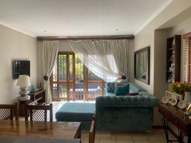 freestanding 2 bed home in paulshof