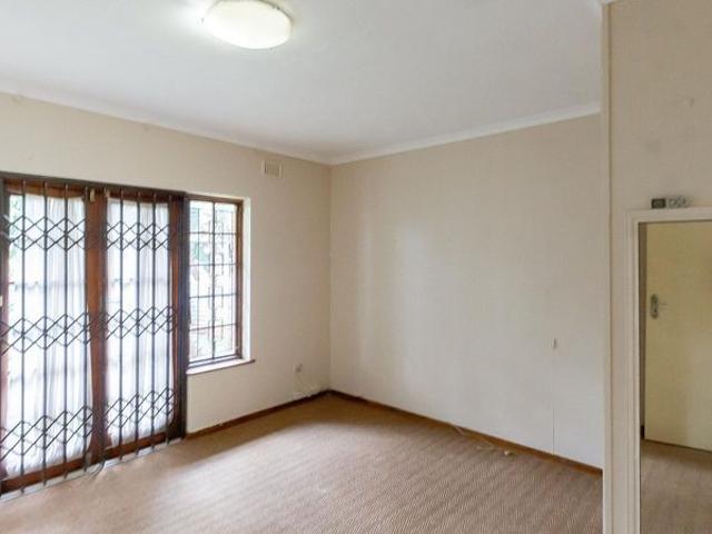 Freestanding Family Home for Sale!