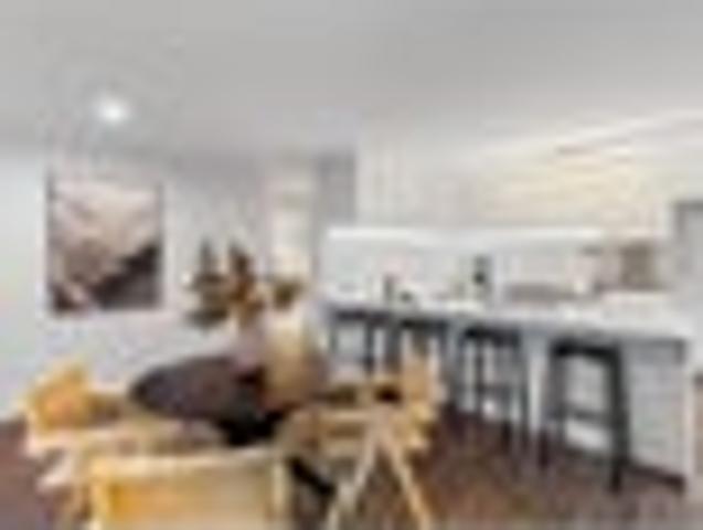 FREESTANDING, LARGE, EXECUTIVE HOUSE