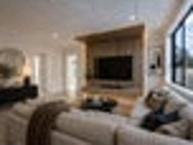 Freestanding, Renovated & Move In Ready!