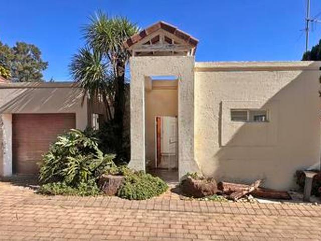 freestanding, renovated & exceptiona.