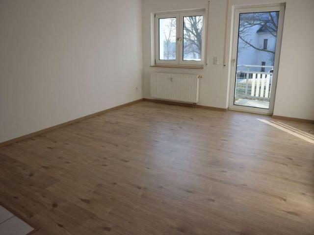 ! 1.OG mit Balkon + Bad mit Dusche + offene Küche !