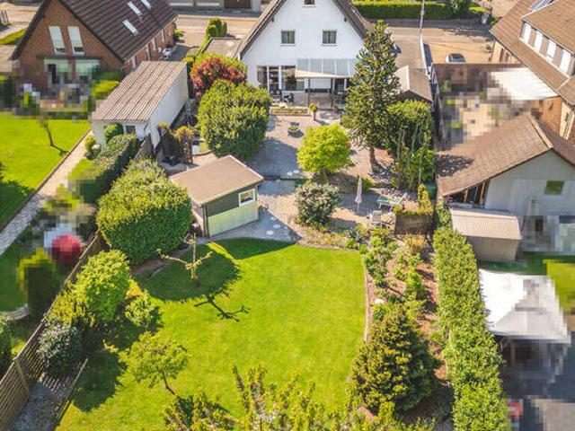 Frei stehendes, gepflegtes Zweifamilienhaus in begehrtem Wohnquartier