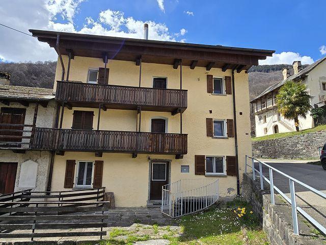 Frei stehendes Haus von 6 loc. im Nukleus mit rustikal sehr sonnig, ruhig, mit schöner Aussicht