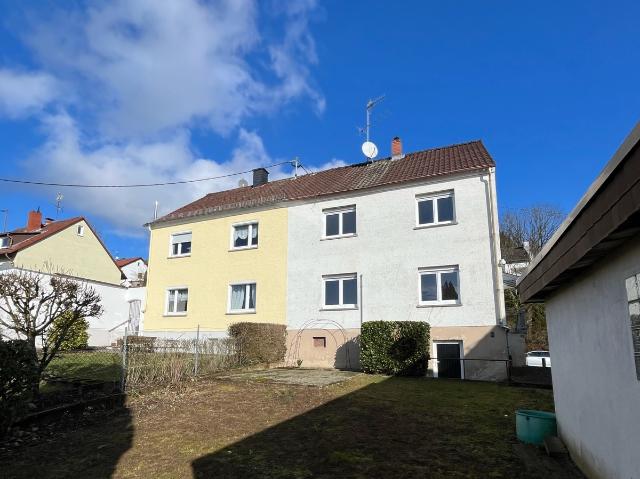 Freigestellt Zweifamilienhaus in beliebter und ruhiger Wohnlage in Wiesbaden Naurod!