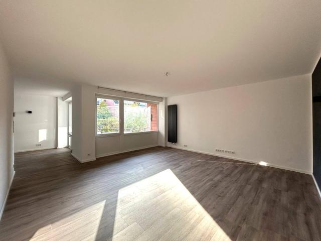Freie 4 Zimmer Whg. mit Smart Home, Loggia und TG Stellplatz Zentral in Rissen