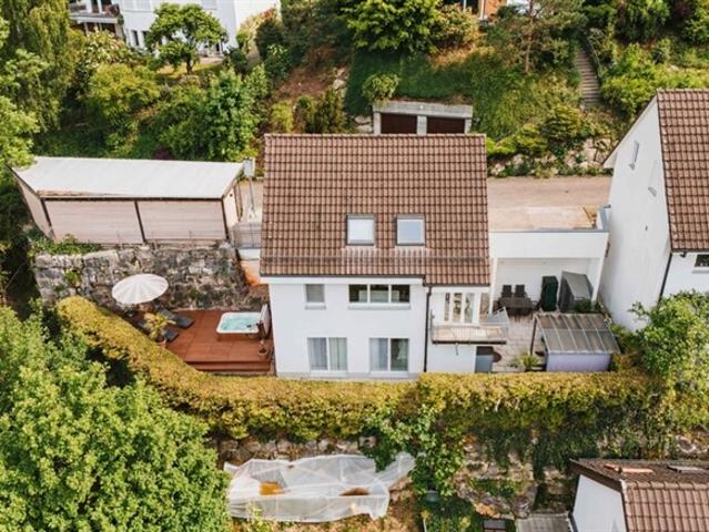 FREISTEHEND AM HANG 5.5 ZIMMER EINFAMILIENHAUS
