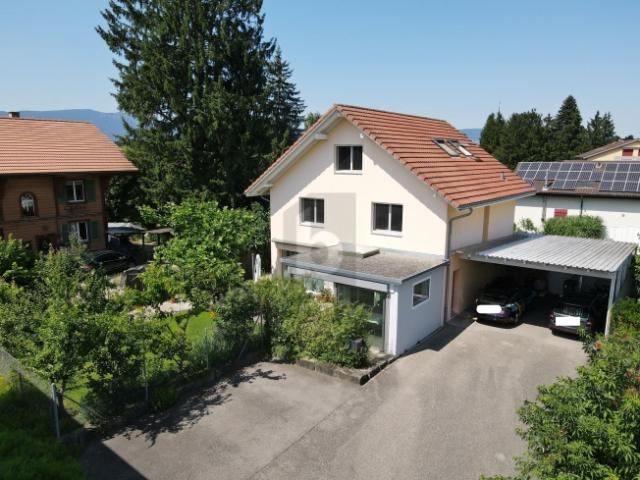 FREISTEHEND AN RUHIGER LAGE MIT WINTERGARTEN